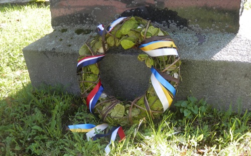 this wreath was made with Finnish, Swedish and Australian colours